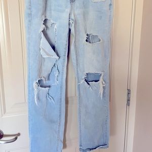 Distressed straight-cut baby blue jeans (size 5)